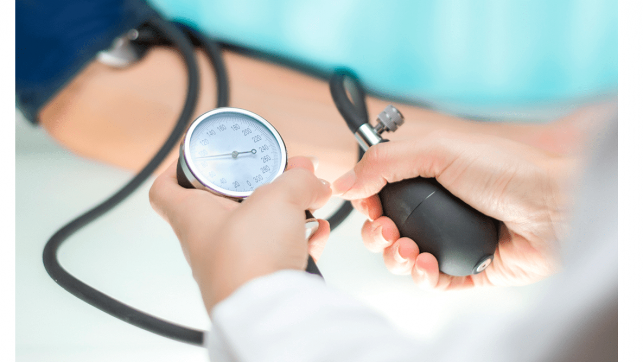 exam-blood-pressure-hypertension-stethoscope-exam-doctor-medicine-healthy-patient2-1280x720